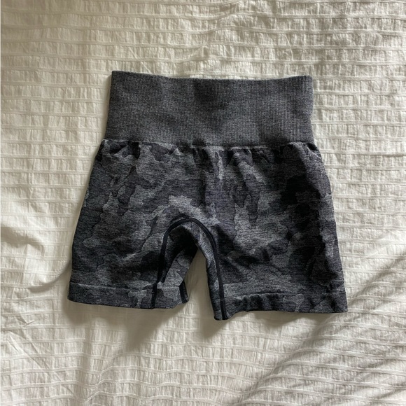 Workout shorts - Picture 2 of 2